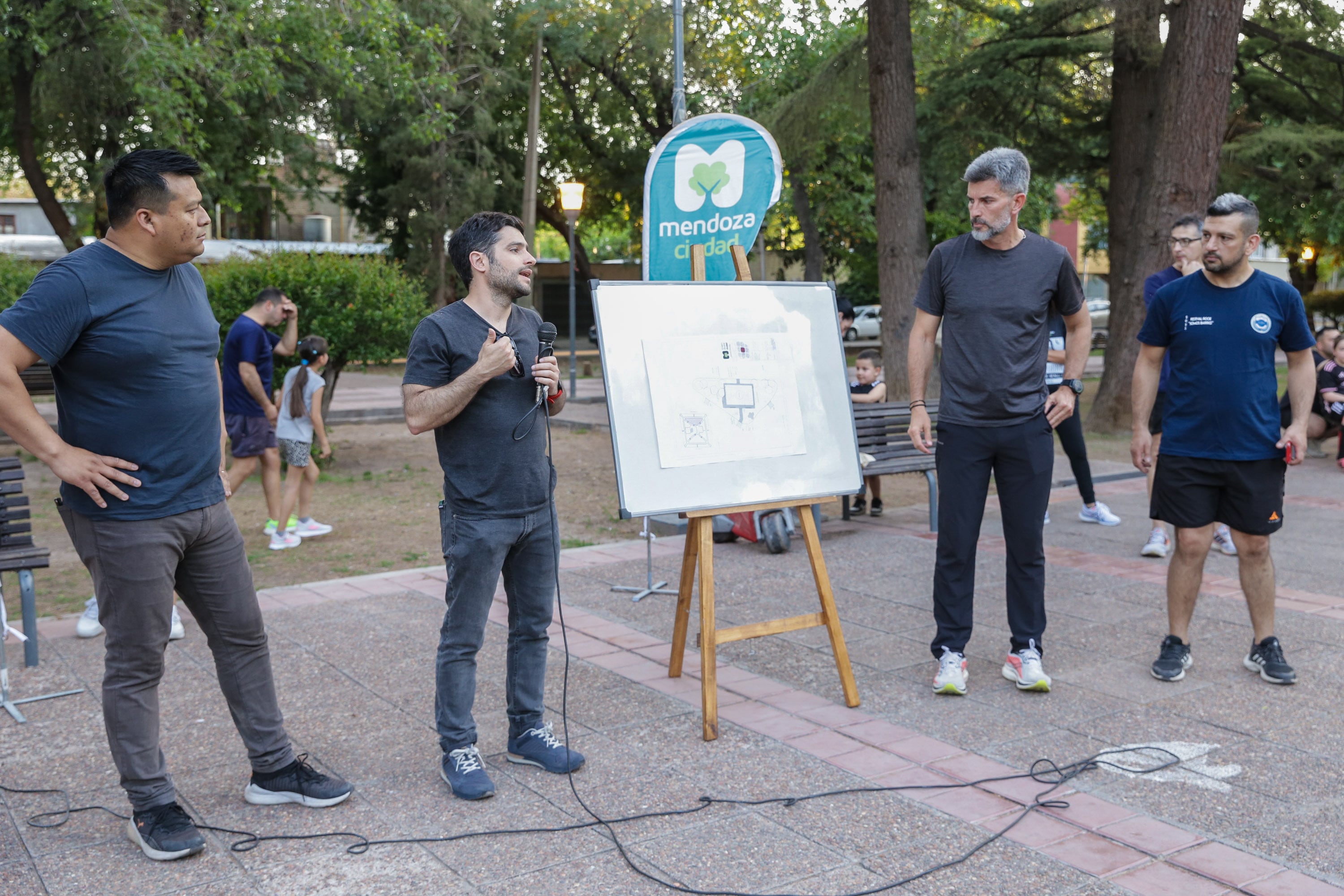 Ulpiano Suarez anunció nuevas obras en la plaza Mathus Hoyos