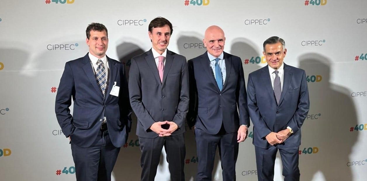 Yamil Santoro, Roberto García Moritán, José Luis Espert y Luis Rosales, liberales en la cena del CIPPEC. Foto: Clarín