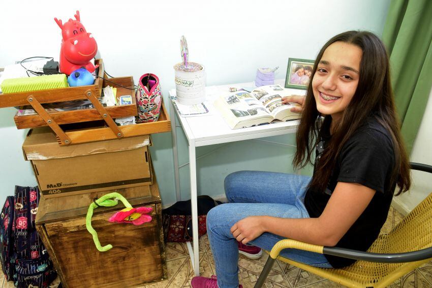 
Visitamos a Guillermina en su casa del barrio Cementista II para conocer de cerca su vida cotidiana, su familia y sus pasiones. | Diego Parés / Los Andes
   