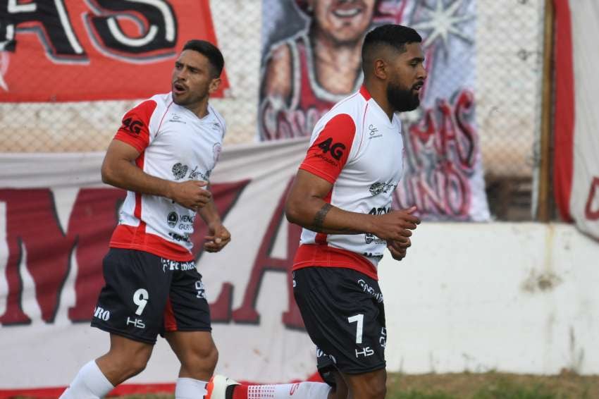 
Los tanques. El Globo tiene en su ofensiva mucho gol: Cristian Lucero (9) y Maxi Herrera (7). | José Gutiérrez / Los Andes
   