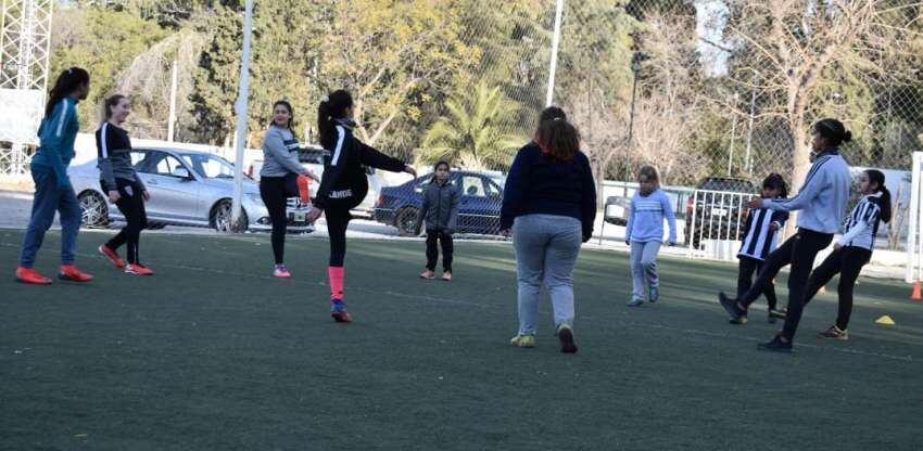 
Gimnasia y Esgrima. Se entrena Martes y Jueves de 17 a 18:30.
