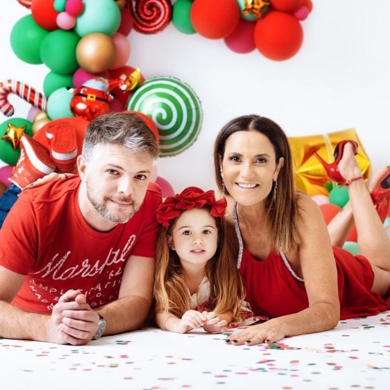 María Fernanda Callejón, Ricardo Diotto y Giovanna en una dulce postal navideña (Foto: Instagram/ @fercallejon)