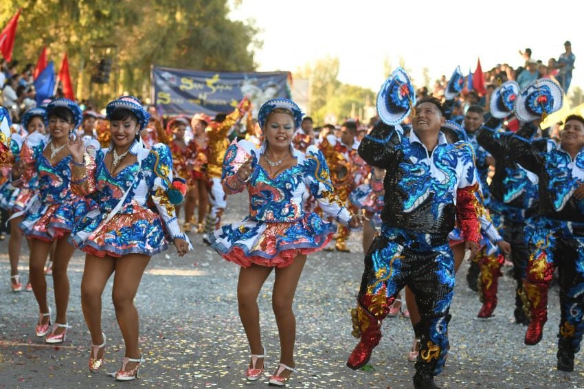 
    Caporales San José de Guaymallen con todo el ritmo y color Foto: Claudio Gutiérrez / Los Andes
   