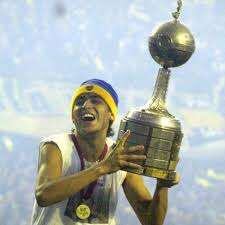 
    Román, en el 2001, Bicampeón de América.
   