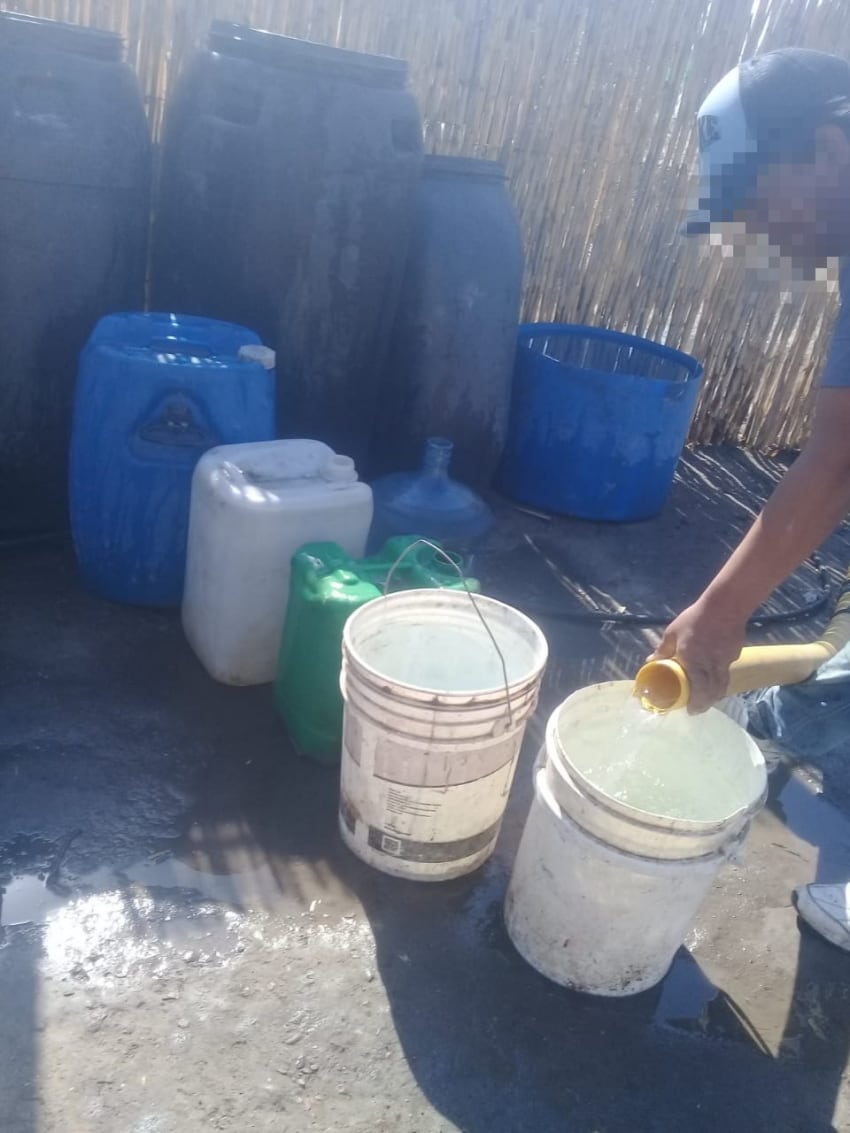 
    Otro de los inconvenientes que tienen las familias es el acceso al agua potable. Foto: gentileza.
   