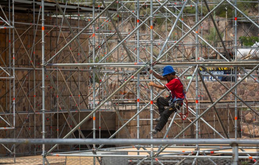 
Avanza todo a la perfección para “Tejido en tiempo de Vendimia”. | Ignacio Blanco / Los Andes
   