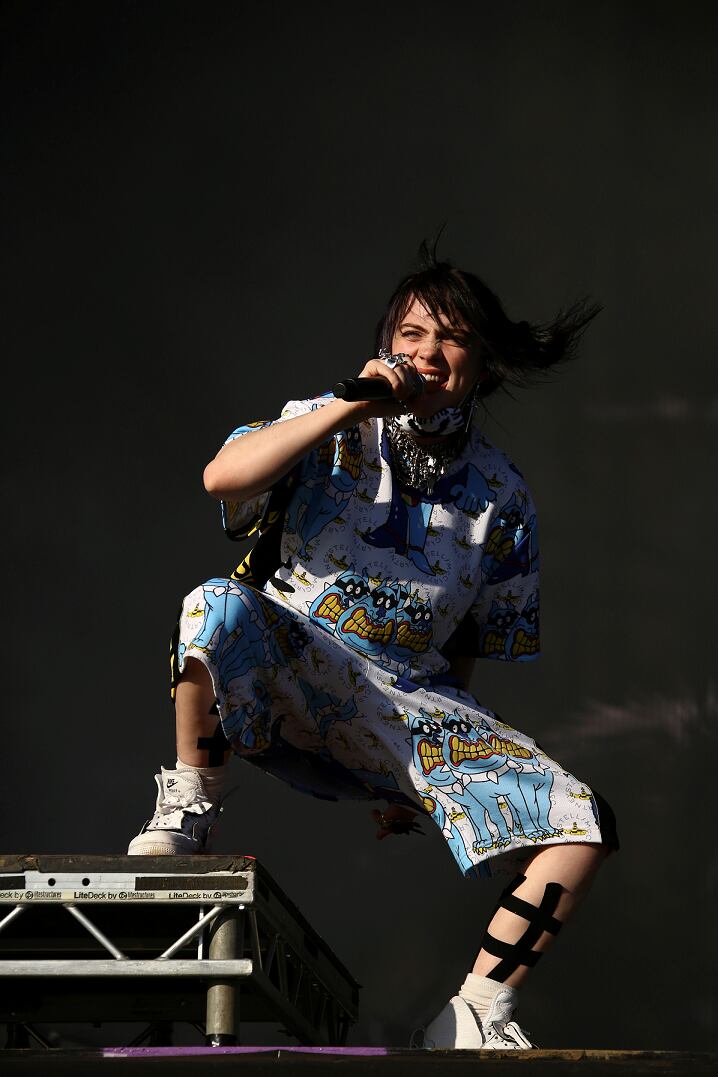 
Billie Eilish. Fue otra de las figuras festejadas de la entrega. Agradeció vía streaming desde Rusia, donde está de gira. | AFP
   