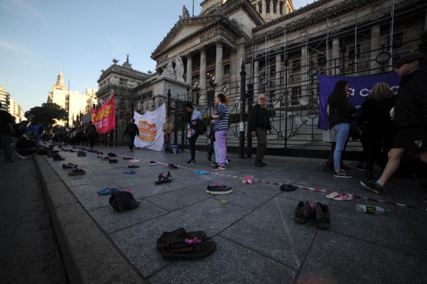 
Las mujeres fueron copando los alrededores del Congreso para luego marchar a Plaza de Mayo | Corresponsalía Buenos Aires
   