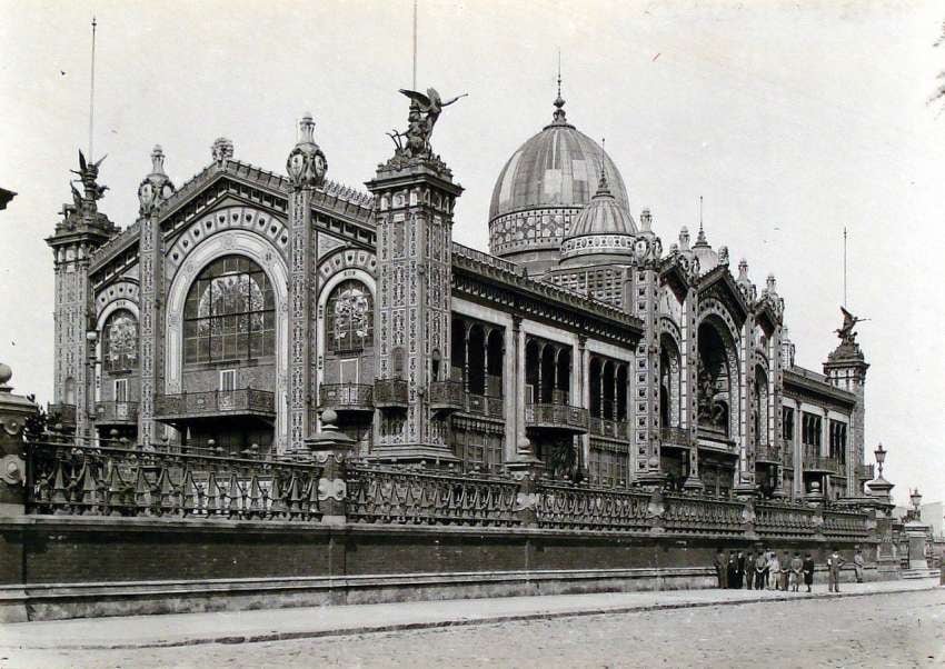 
Pabellón. Esta hazaña de la ingeniería fue destruida en 1931 para ampliar la plaza San Martín de la Ciudad de Buenos Aires. 
