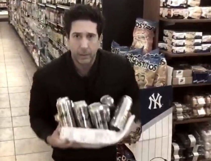 
    David Schwimmer hizo una parodia del video que difundió la policía.
   