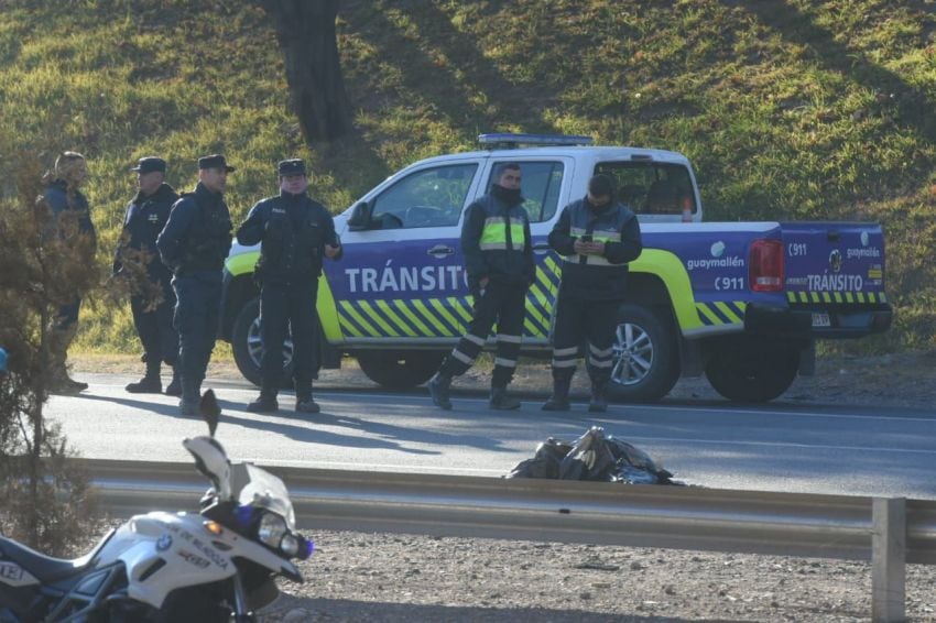 
Hubo cortes de tránsito en Dorrego por la tragedia. | Ignacio Blanco / Los Andes
   