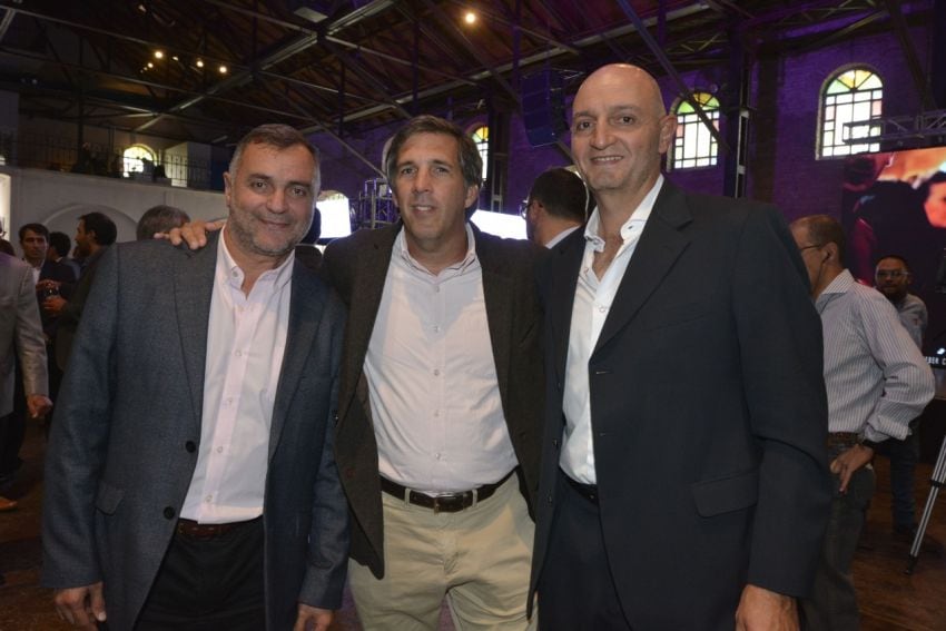 
    Fernando Urdaniz, Edy Day y Arturo Yaciófano, tres empresarios siempre presentes en los encuentros de la industria vitivinícola.
   