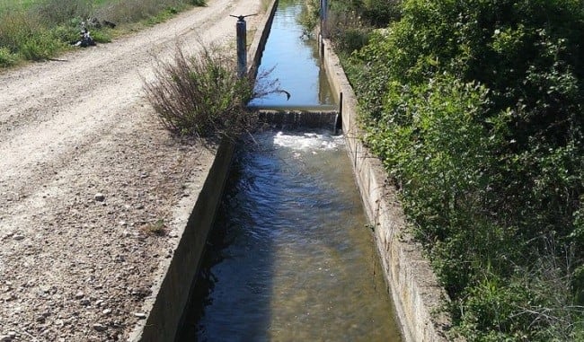 Un niño de 9 meses fue rescatado con vida después de que cayera a un canal de riego en General Alvear\u002E