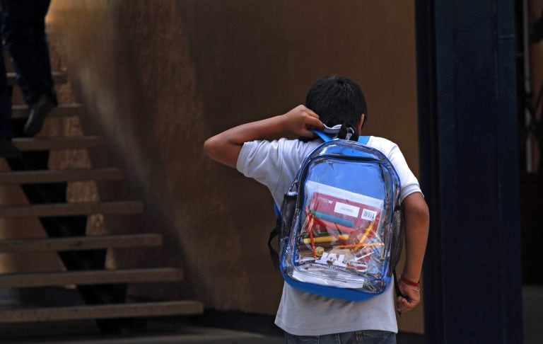 El peso de la mochila no debería superar el 10% del peso corporal del niño o niña para ser seguro