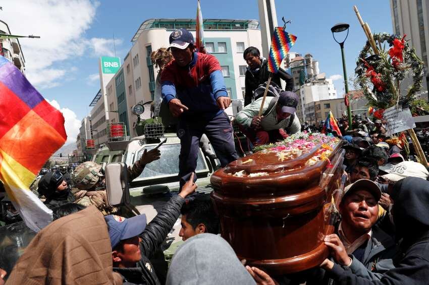 
En bolivia. Hubo funerales en la calle. | AP
   