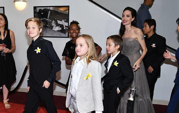 Angelina Jolie con sus hijos en Hollywood. 