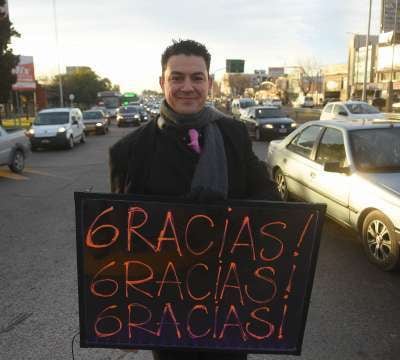 Eran otros tiempos, no había tapabocas; pero El Motivador siempre estaba contagiando buena onda en Costanera y Zapata.