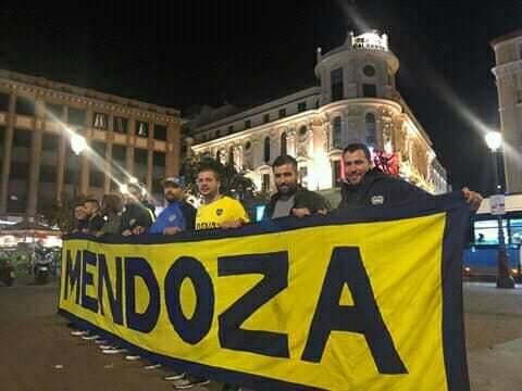 
    Los Bosteros de Mendoza dijeron presente y llevaron su bandera característica a la Casa Blanca del fútbol mundial. / Gentileza.
   