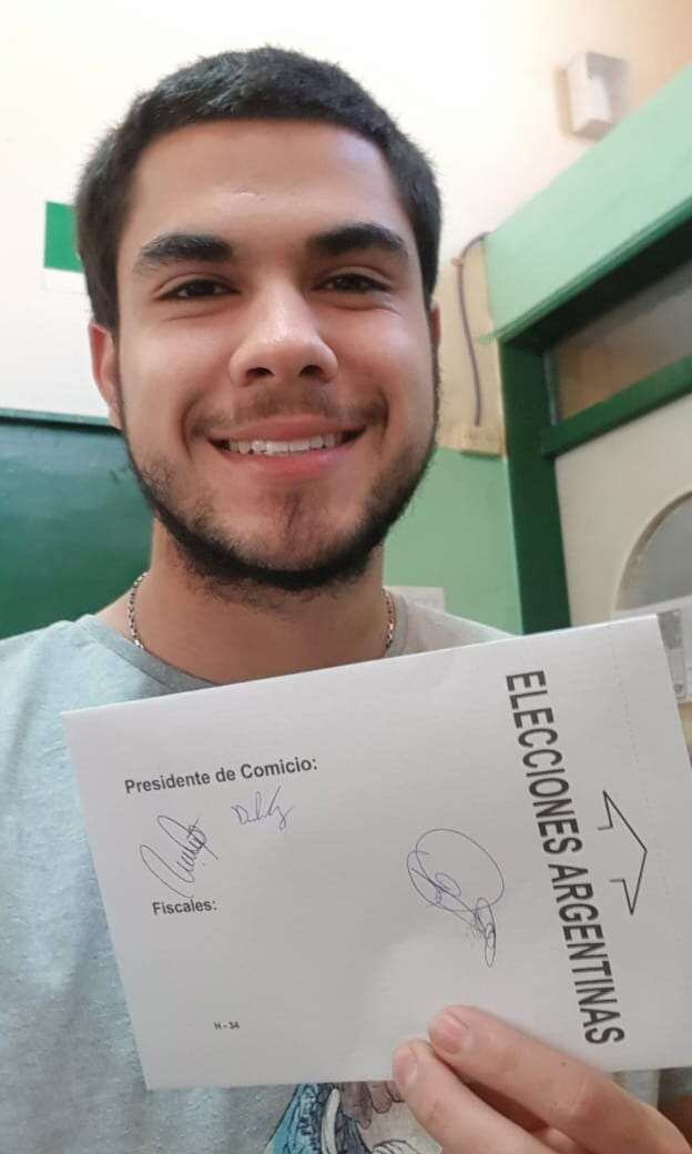 
Franco Cruz. Un joven que se toman en serio la votación. | Gentileza
   