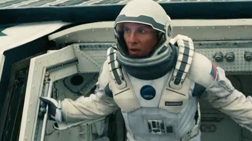 Matthew McConaughey se pone el traje espacial en 'Interestelar'. 