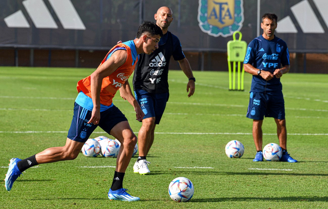 Javier Mascherano dirige la selección argentina Sub 23 que buscará la clasificación olímpica en Venezuela. (@Argentina)