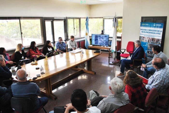 Reunión de dirigentes y empresarios por la obra de la ruta 82. Prensa Gobierno