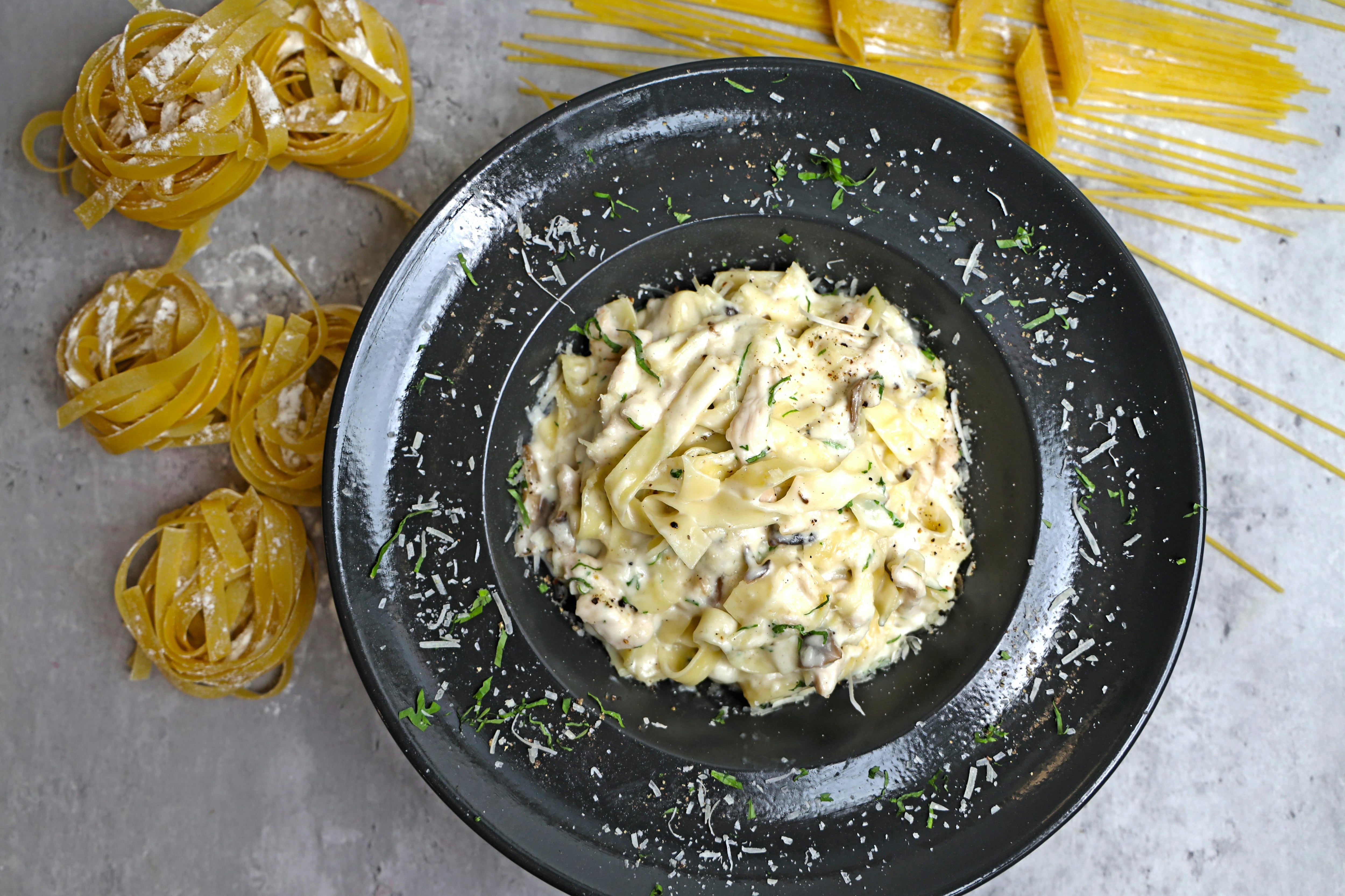 El paso a paso para hacer pasta carbonara en casa