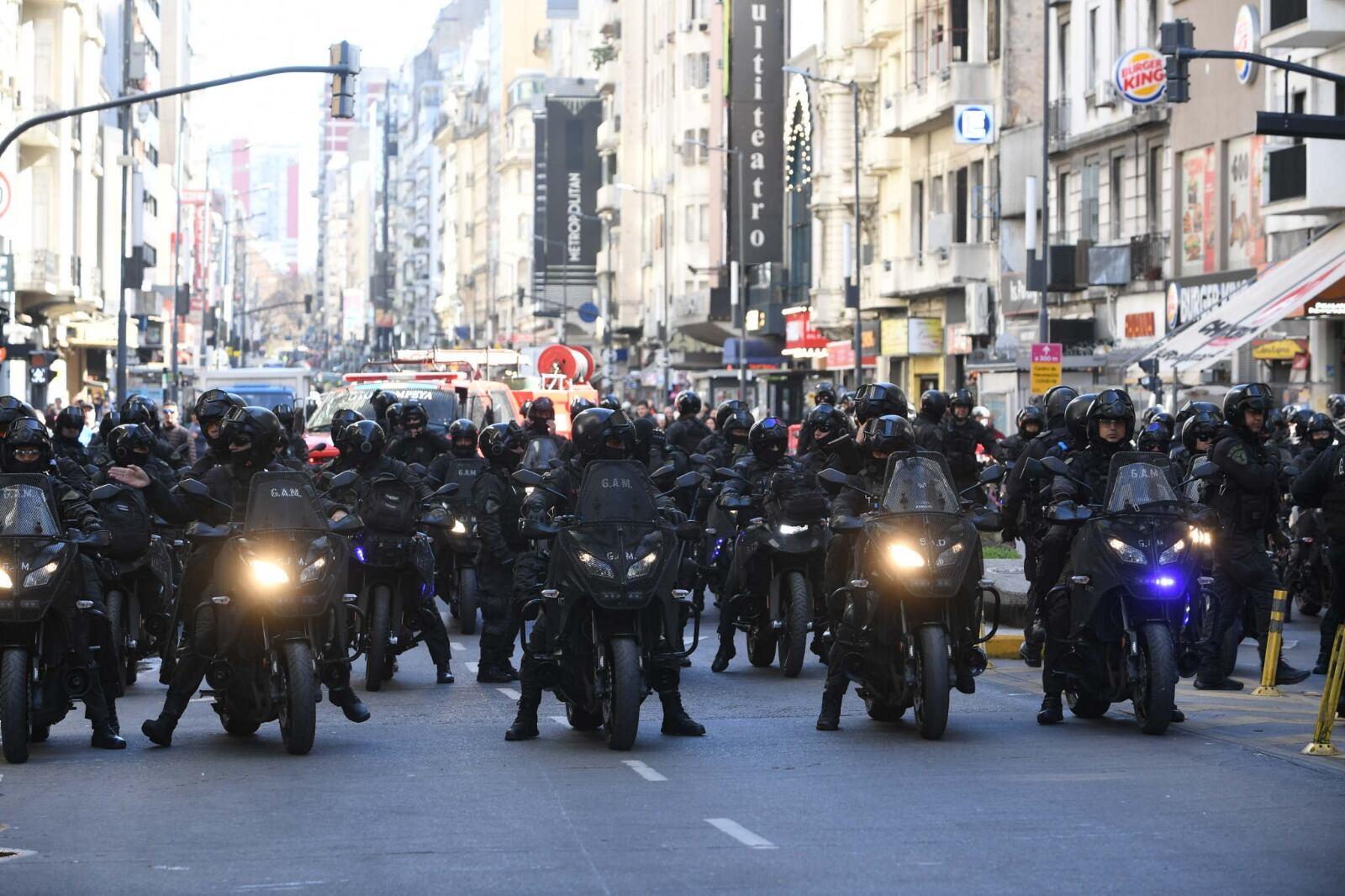 Otra vez incidentes en el Obelisco en una protesta de organizaciones sociales (Foto: Clarín)