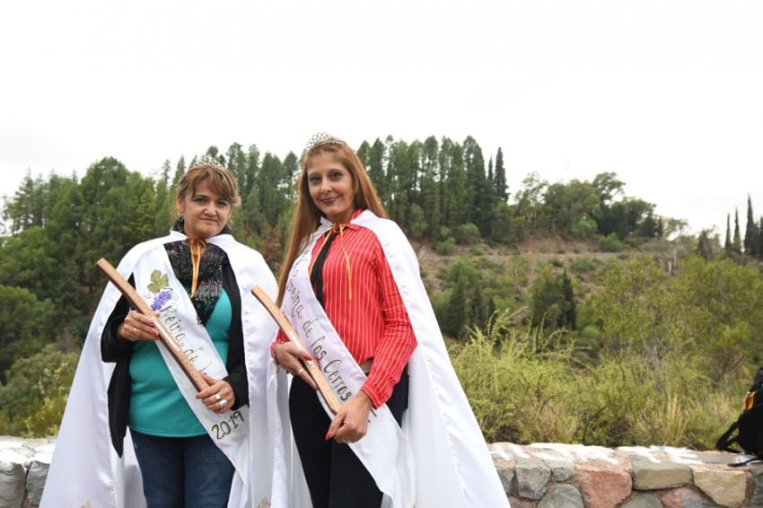 
Yolanda y Verónica, reina y virreina de los cerros | Marcelo Rolland / Los Andes
   