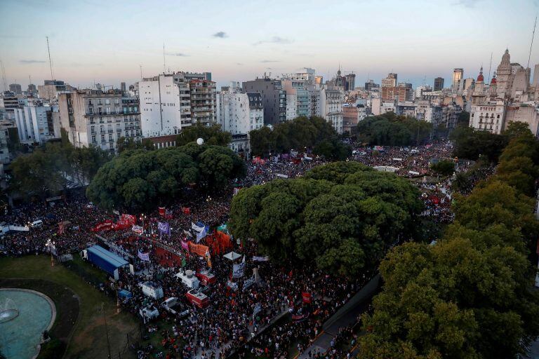 En el marco del Día Internacional de la Mujer, hubo una masiva concentración frente al Congreso.