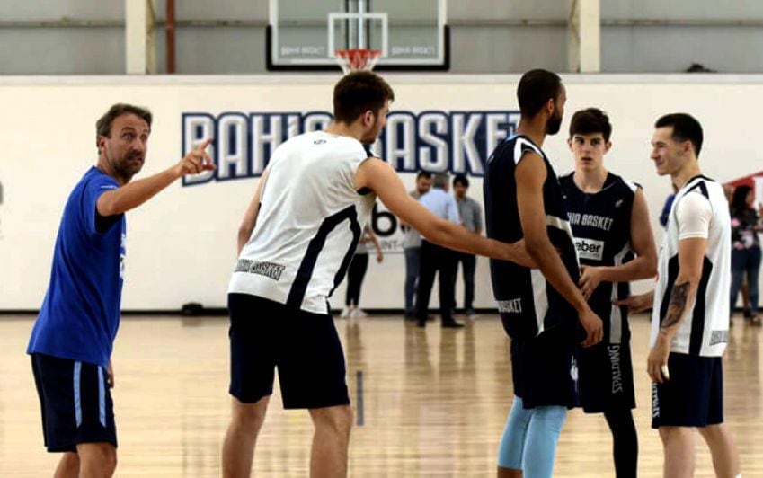 
    Weber Bahía Basket juega en la Liga Nacional con una base de jóvenes talentosos. - Gentileza
   