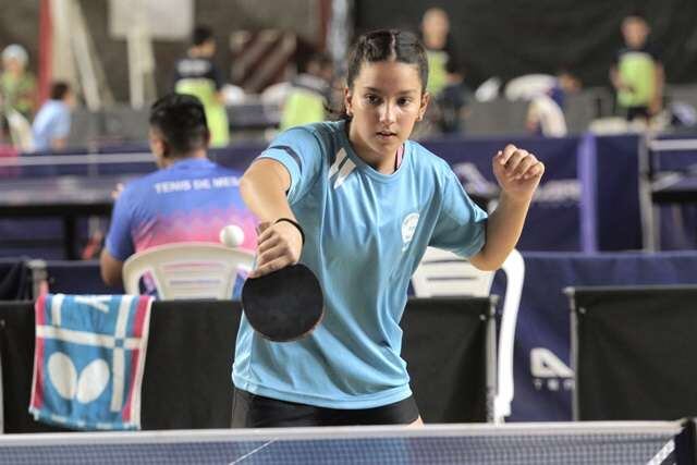 
    Victoria Loncharich, la joven y talentosa jugadora de Regatas, oriunda de Luján, subió dos veces al podio. Fue segunda en sub 13 y también cosechó medalla de plata en Sub 15./ Gentileza.
   