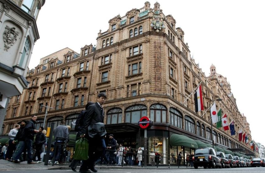 
    Imagen de la tienda Harrods. / AP
   