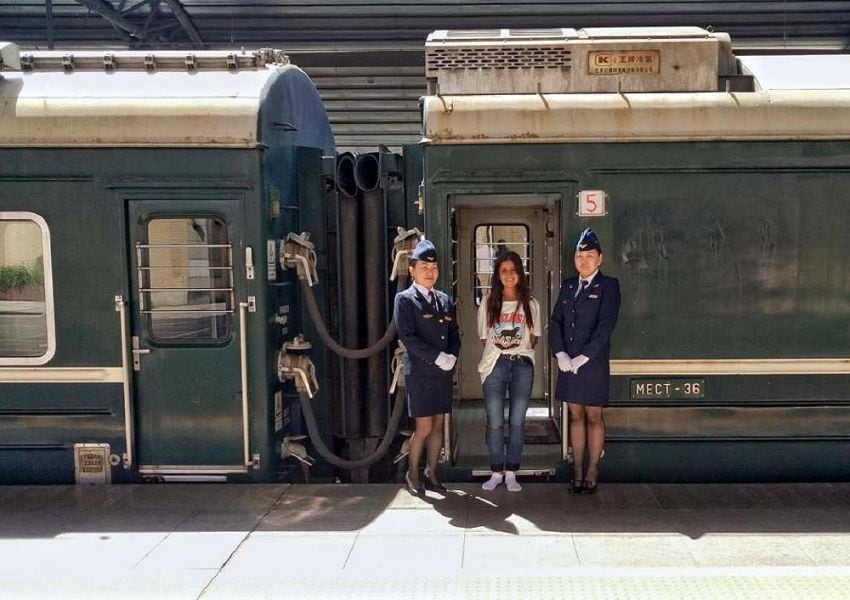 
    Inicio. Las auxiliares de abordo nos esperaban al abordar el tren en Pekín. China
   