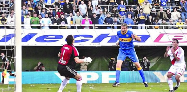 Hoy, se cumplen 9 años de la última locura de Martín Palermo: golazo a River en la Boca