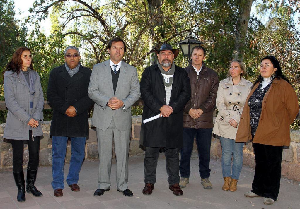 En sus años como director del Zoológico junto al por entonces secretario de Ambiente, Marcos Zandomeni. Foto: Archivo Los Andes.