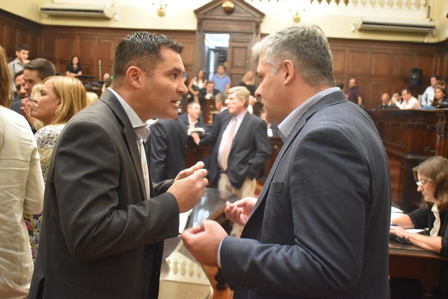 Los diputados Jorge López (UCR-presidente de la Comisión de Hacienda y Presupuesto) y Germán Gómez (Frente de Todos-presidente de la bancada opositora). Ambos están en la primera línea de la negociación del presupuesto.