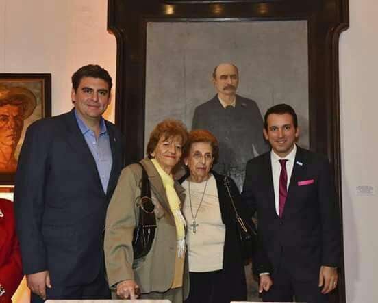 
    Aquí junto a su hijo Martín y el intendente de Godoy Cruz.
   