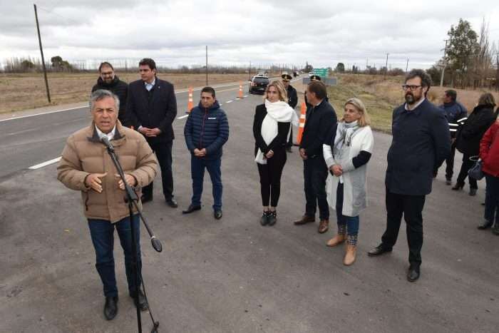 
Cornejo, junto a funcionarios y políticos radicales.  | Prensa Gobierno
   