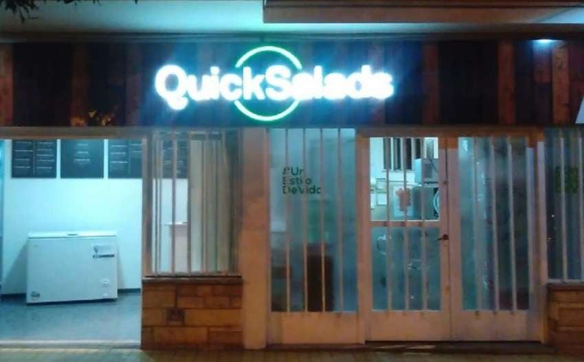 
Quick Salads, el comercio asaltado este miércoles. | / Google Maps
   