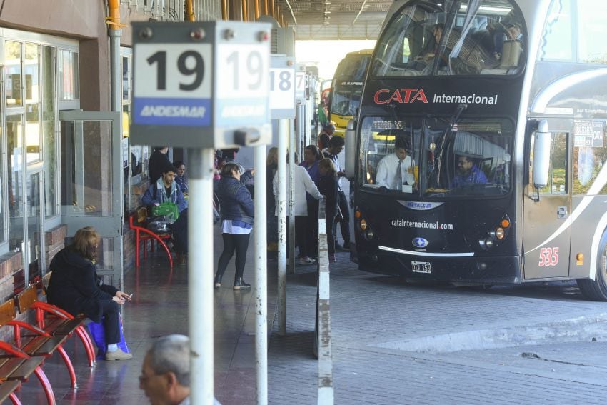 
    El pasaje de colectivo será más caro - Ignacio Blanco / Archivo Los Andes
   