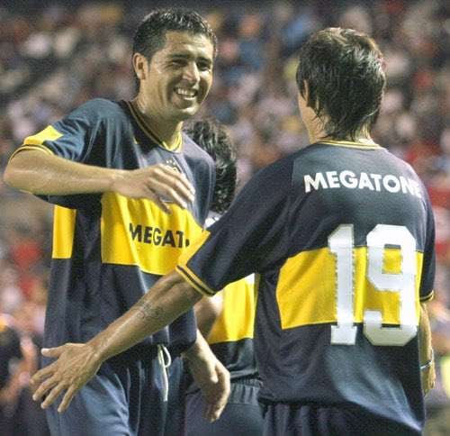 Neri Raúl Cardozo fue el futbolista mendocino que más jugó y dio una vuelta olímpica internacional (Copa Libertadores 2007) con Juan Román Riquelme. 