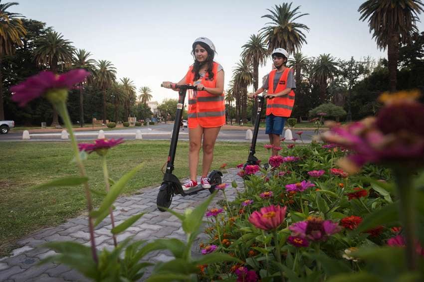 
Por el Parque San Martín. Uno de los lugares más atractivos de este recorrido en monopatín.  | Ignacio Blanco / Los Andes
   