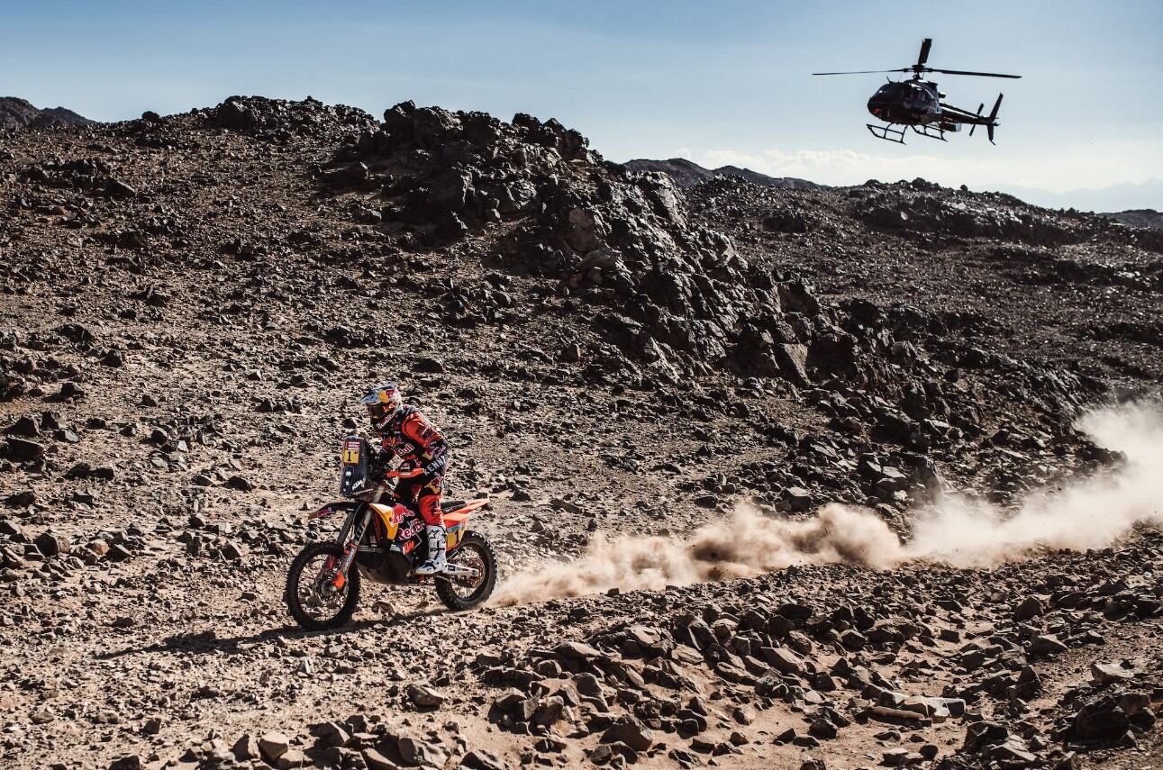 El argentino Kevin Benavides llegó octavo en la quinta etapa del Dakar 2022 entre las Motos. Por su parte, la victoria fue para Toby Price.