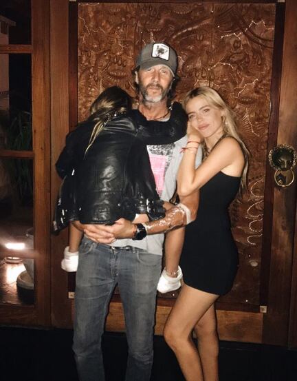 
Celasco junto a su novia y la pequeña. 
