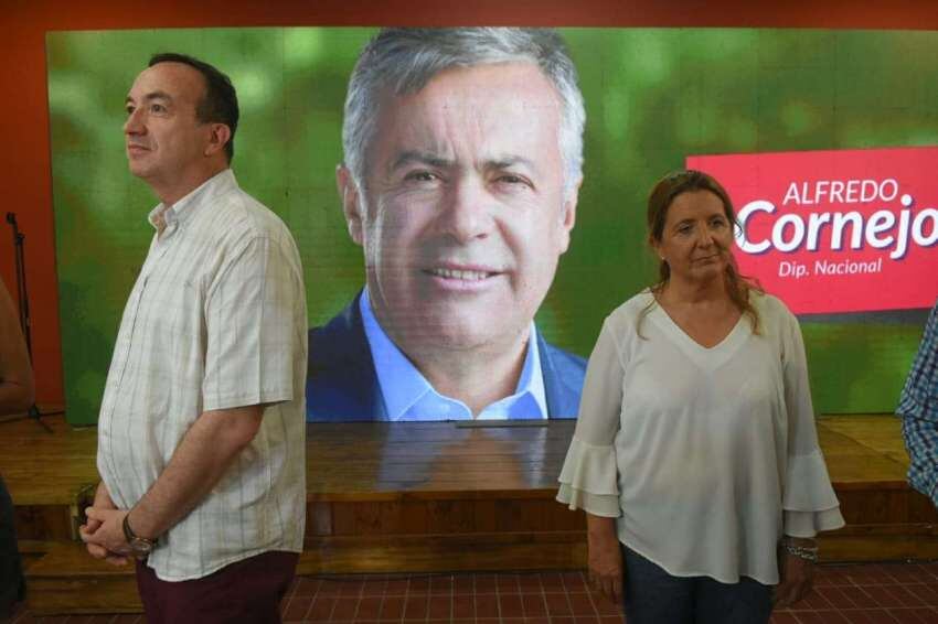 
Gabriel Fidel y Claudia Najul en el búnker local. | Ignacio Blanco / Los Andes
   