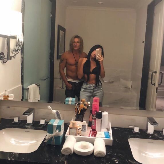 
Caniggia y Sofía Bonelli juntos en su baño.  | Imagen web
   