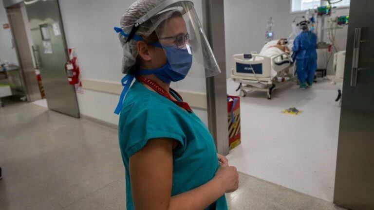 Los quirófanos de la nueva guardia del Hospital Central acondicionados para guardia Covid y terapia intensiva.