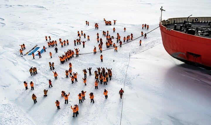 
Campaña: el buque transporta recursos y personal a las bases.
