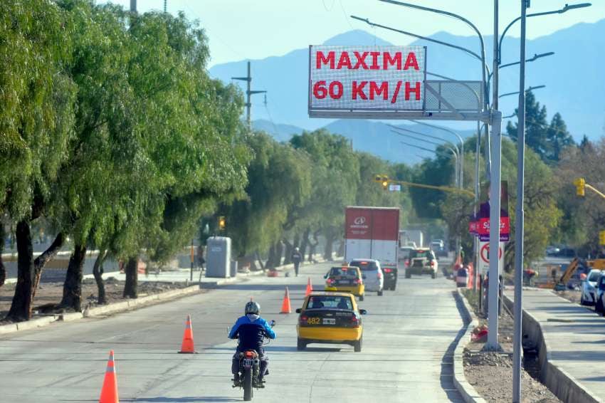 
Señalización. Parte de las mejoras tienen que ver con mantener al conductor informado a través de la cartelería led. | Diego Parés / Los Andes
   